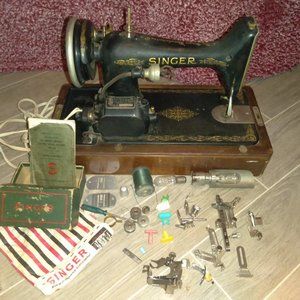 year 1930 Singer Sewing Machine manual&accessories